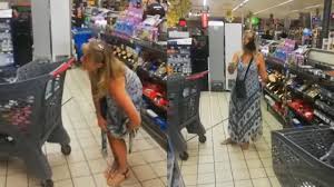 Photo of ¡Insólito! Mujer se quita ropa interior y la usa como mascarilla en pleno supermercado