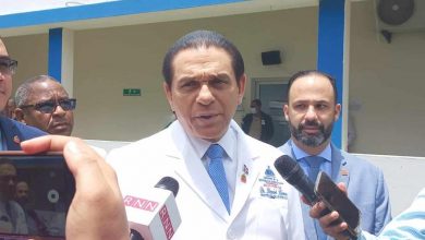 Photo of Ministro de Salud Pública reitera hospitales públicos no serán privatizados
