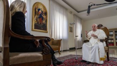 Photo of “Ser homosexual no es un delito”, dice el papa Francisco