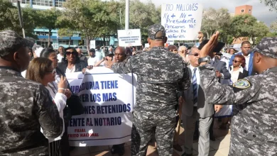 Photo of Fotos: Notarios marchan para exigir pago de 113 millones de pesos